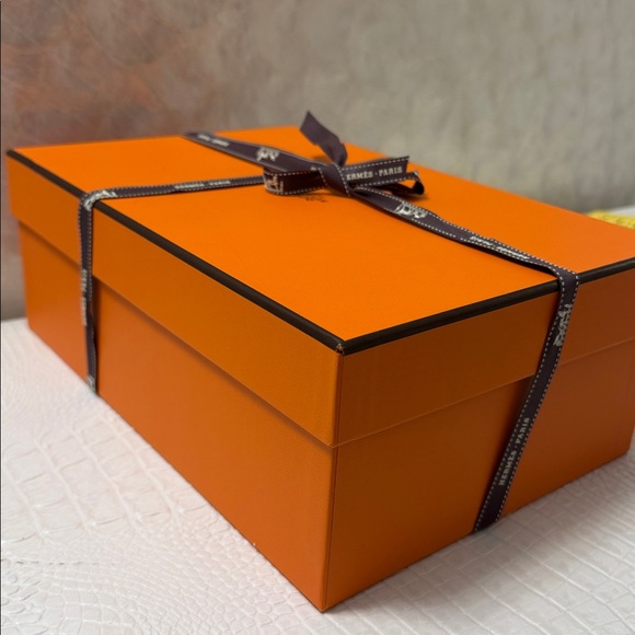 Hermes large storage sneakers, Chypre sandals , shoes and storage box. - Picture 4 of 13